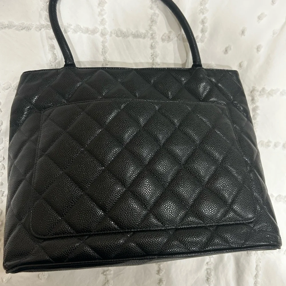 CHANEL Black Quilted CC Logo Tote - Picture 6 of 9